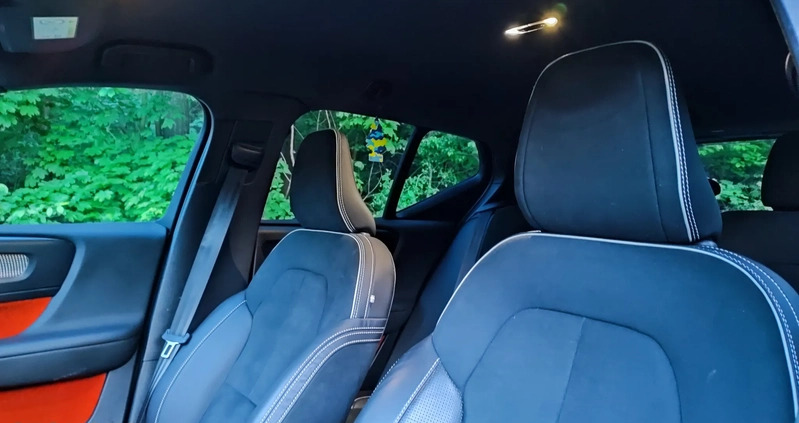 Volvo XC 40 cena 99900 przebieg: 182000, rok produkcji 2019 z Łazy małe 529